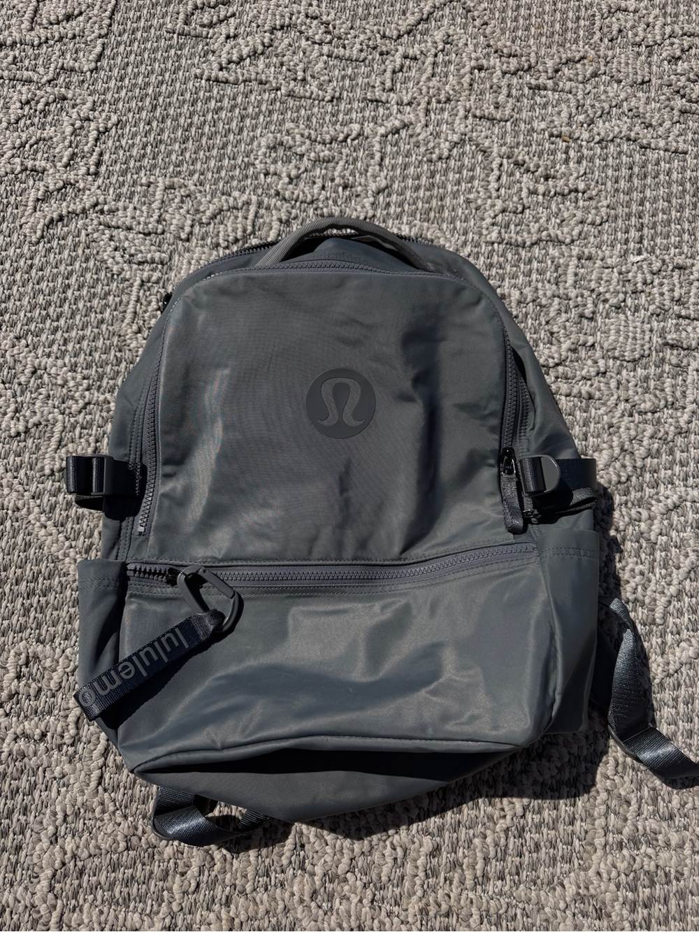 lululemon athletica New Crew Asphalt Grey Backpack 22L Pocket Keychain - Picture 7 of 12